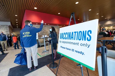 2021.02.19 medcenter vaccine governor beshear 0446