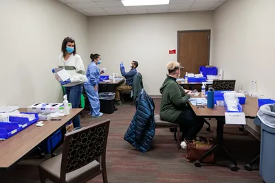 2021.02.19 medcenter vaccine governor beshear 0573