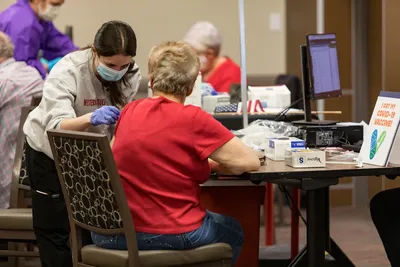2021.02.25 nursing students vaccine center lewis 0190