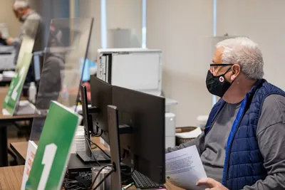 2021.03.15 MedCenter Health vaccine clinic volunteers 0003