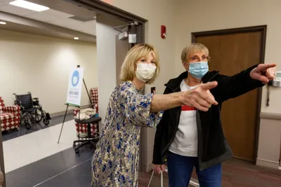 2021.03.15 MedCenter Health vaccine clinic volunteers 0071