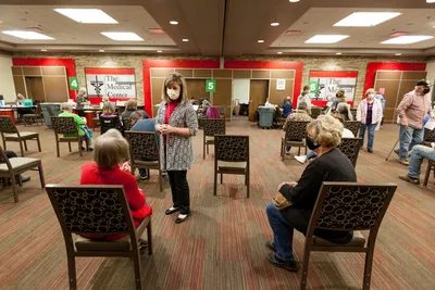 2021.03.15 MedCenter Health vaccine clinic volunteers 0206